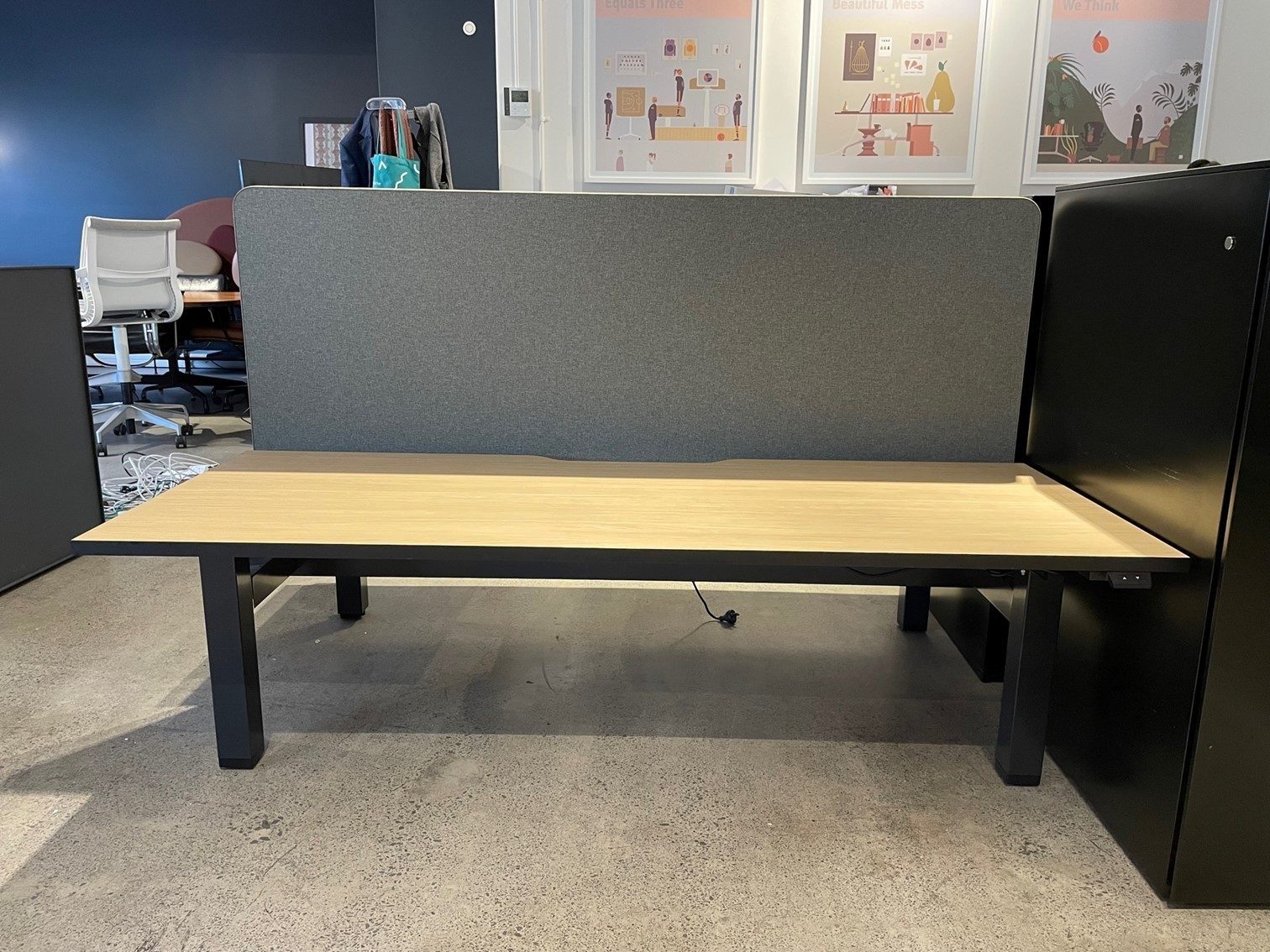 Riser sit to stand desk pod 2