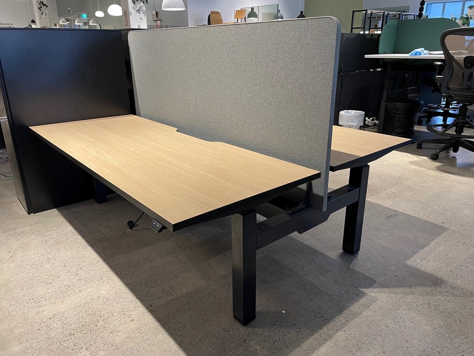 Riser sit to stand desk pod 2