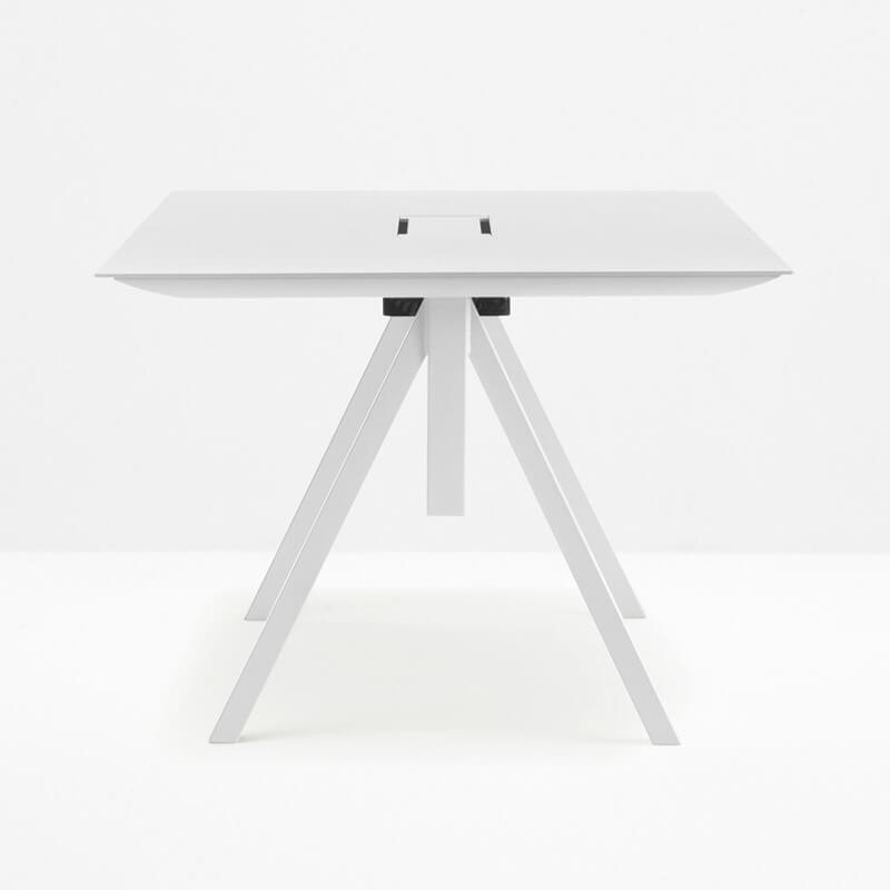 Arki Adjustable Table