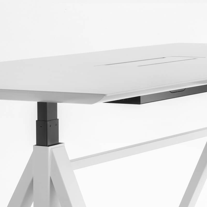 Arki Adjustable Table