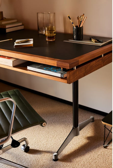 Eames® 2500 Series Executive Desk