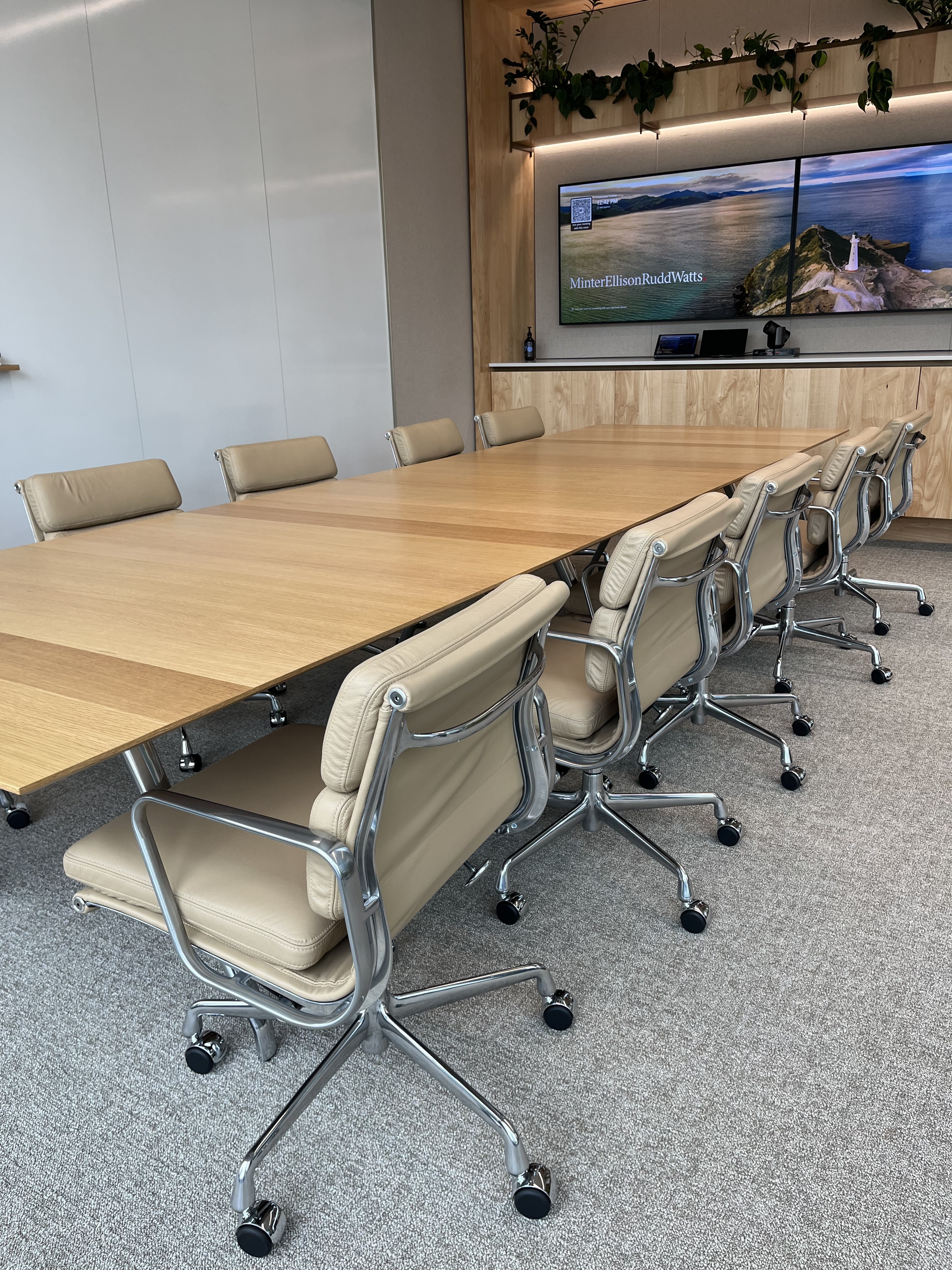 Eames® Softpad Group Chair