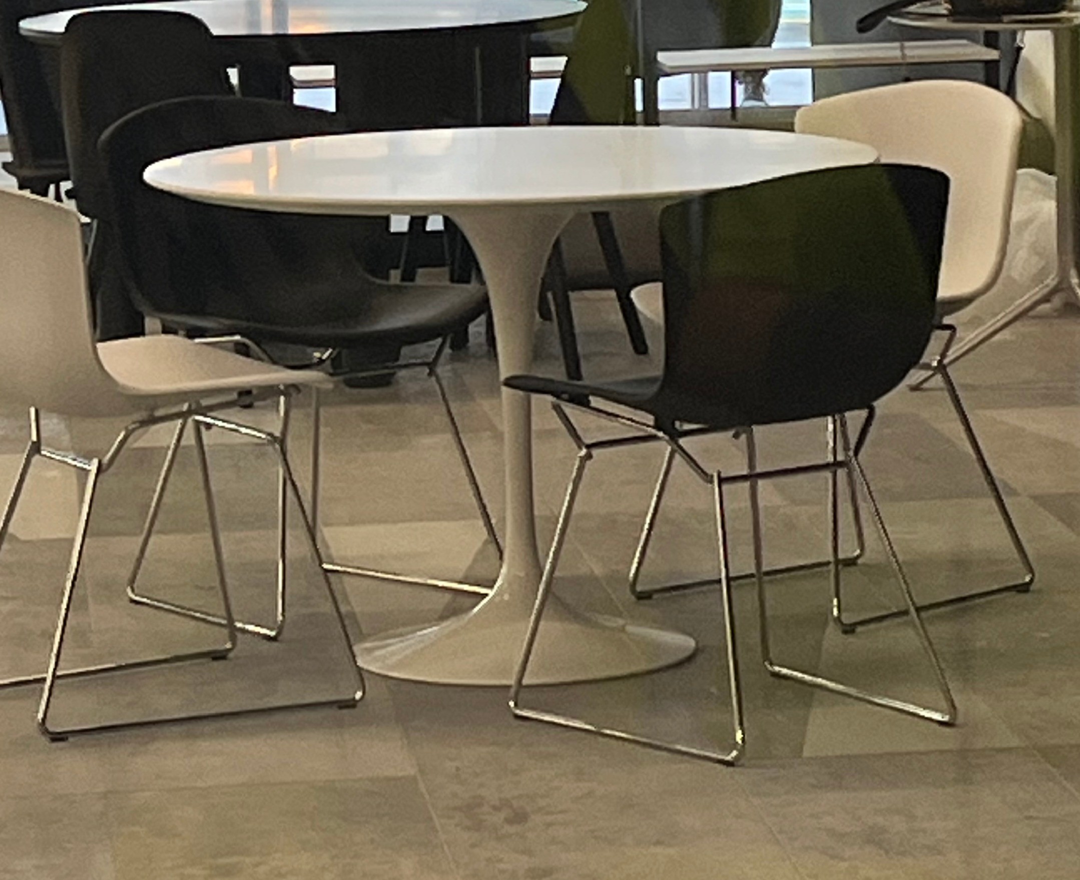 Knoll Saarinen Table