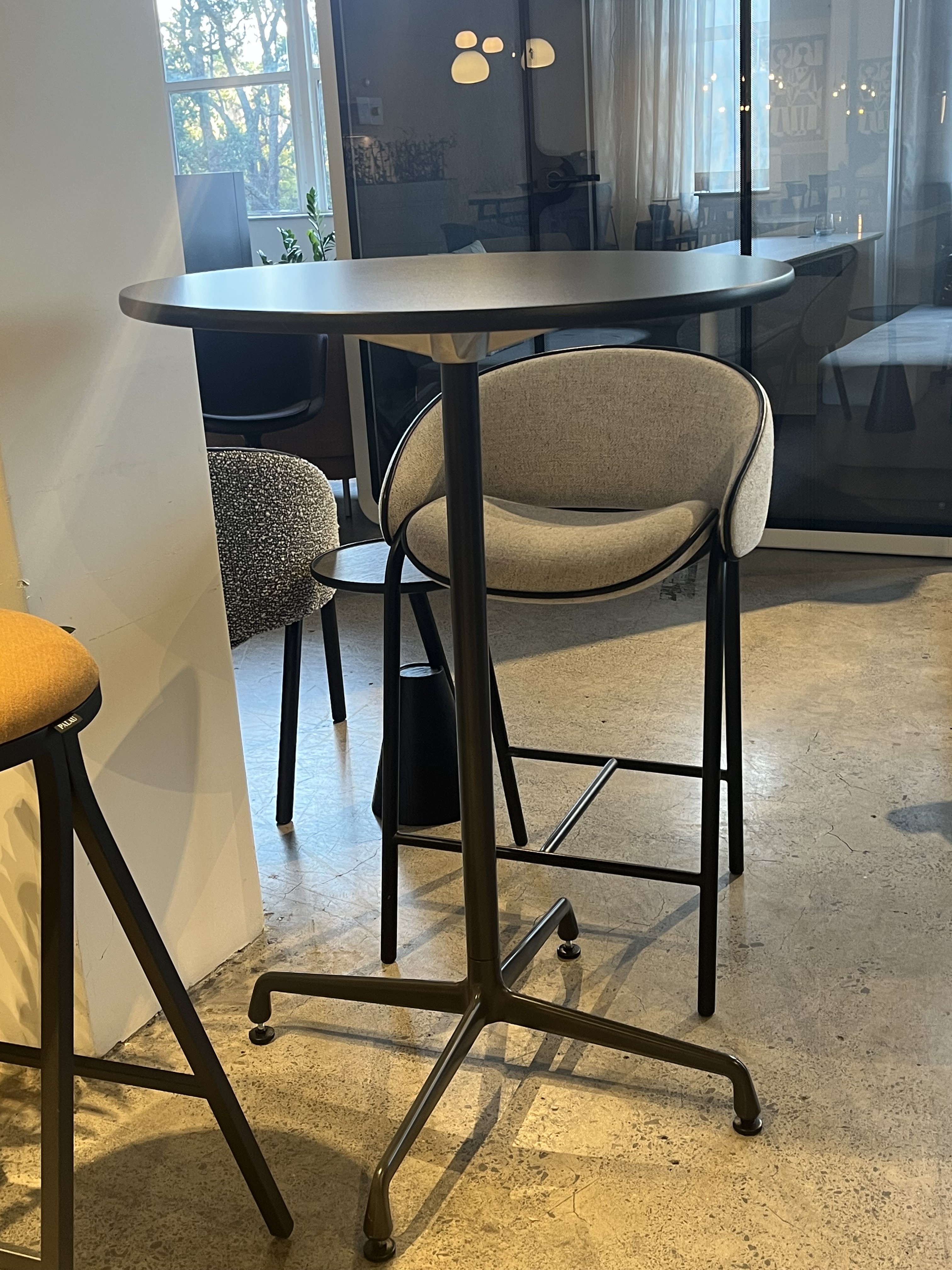 Eames Universal base High table