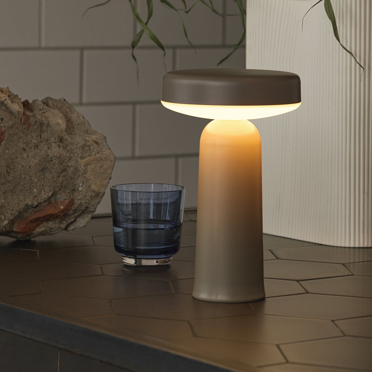 Ease portable lamp