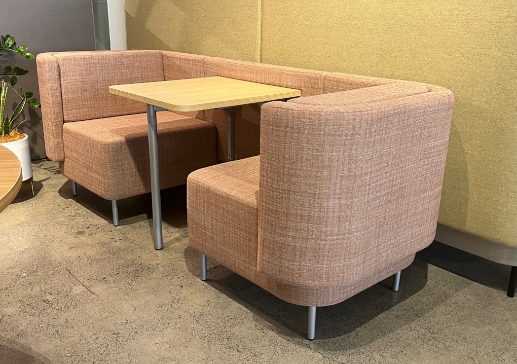 Den meeting pod Sofa