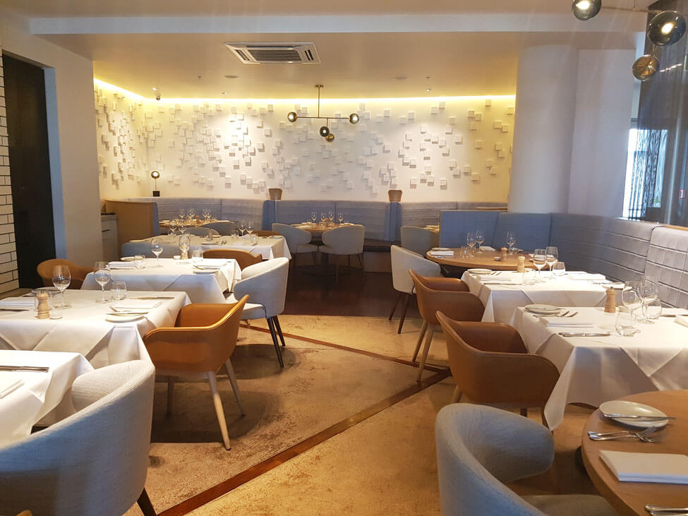 muuto-armchair-setting-at-euro-restaurant